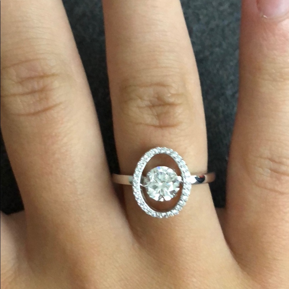 Floating stone ring